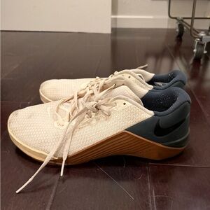 Nike Men's Metcon Pale Ivory Seaweed Light British Tan Black